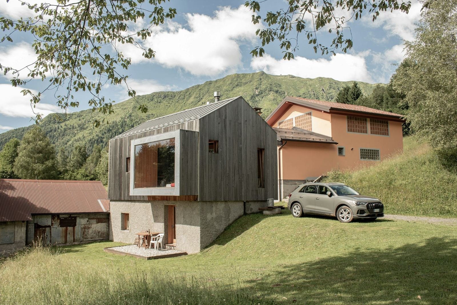 Maison modulaire en bois dans un village / Timber modular home in a village