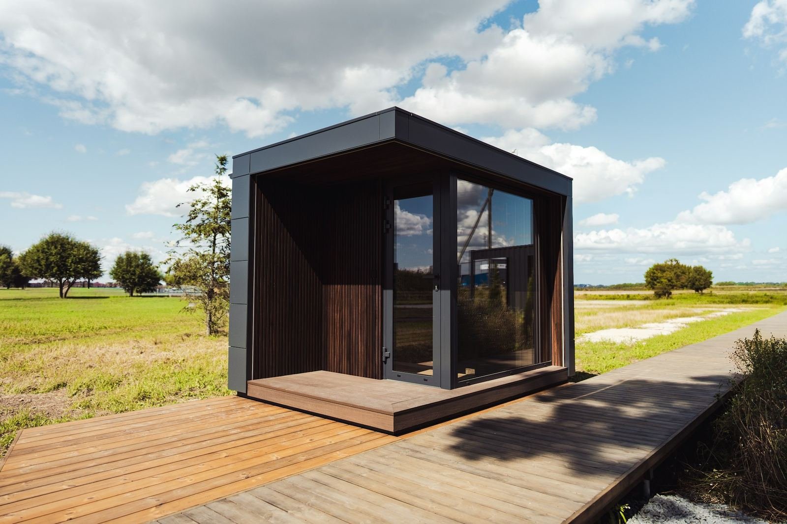 Petit studio modulaire avec terrasse / Small modular studio with deck